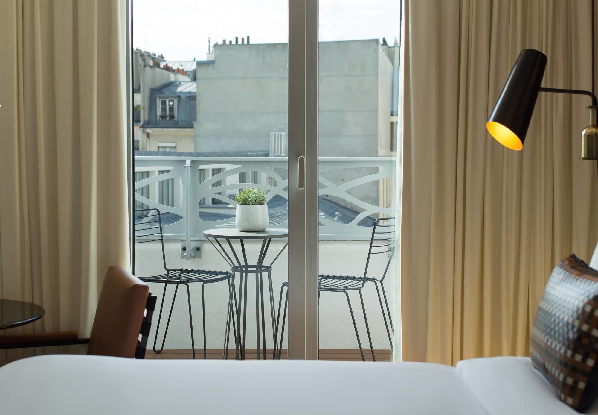 Фото Renaissance Paris Republique Hotel