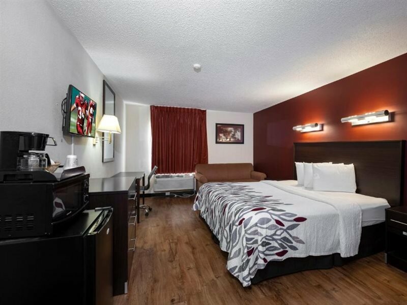 Фото Red Roof Inn Charlotte - University