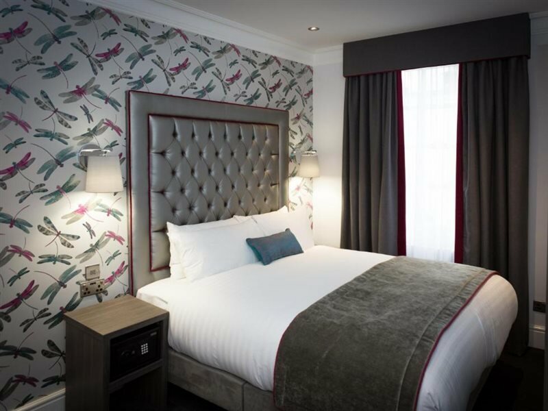 Фото The Beverley Hotel