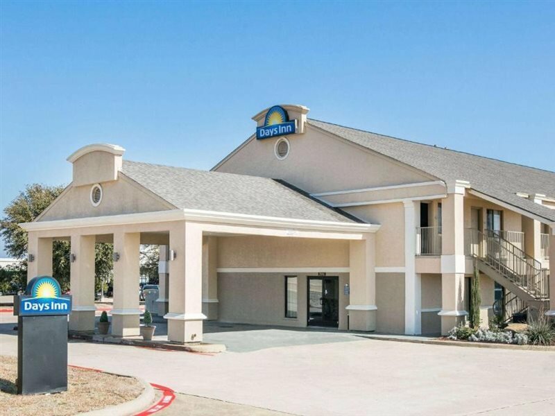 Фото Days Inn by Wyndham McKinney