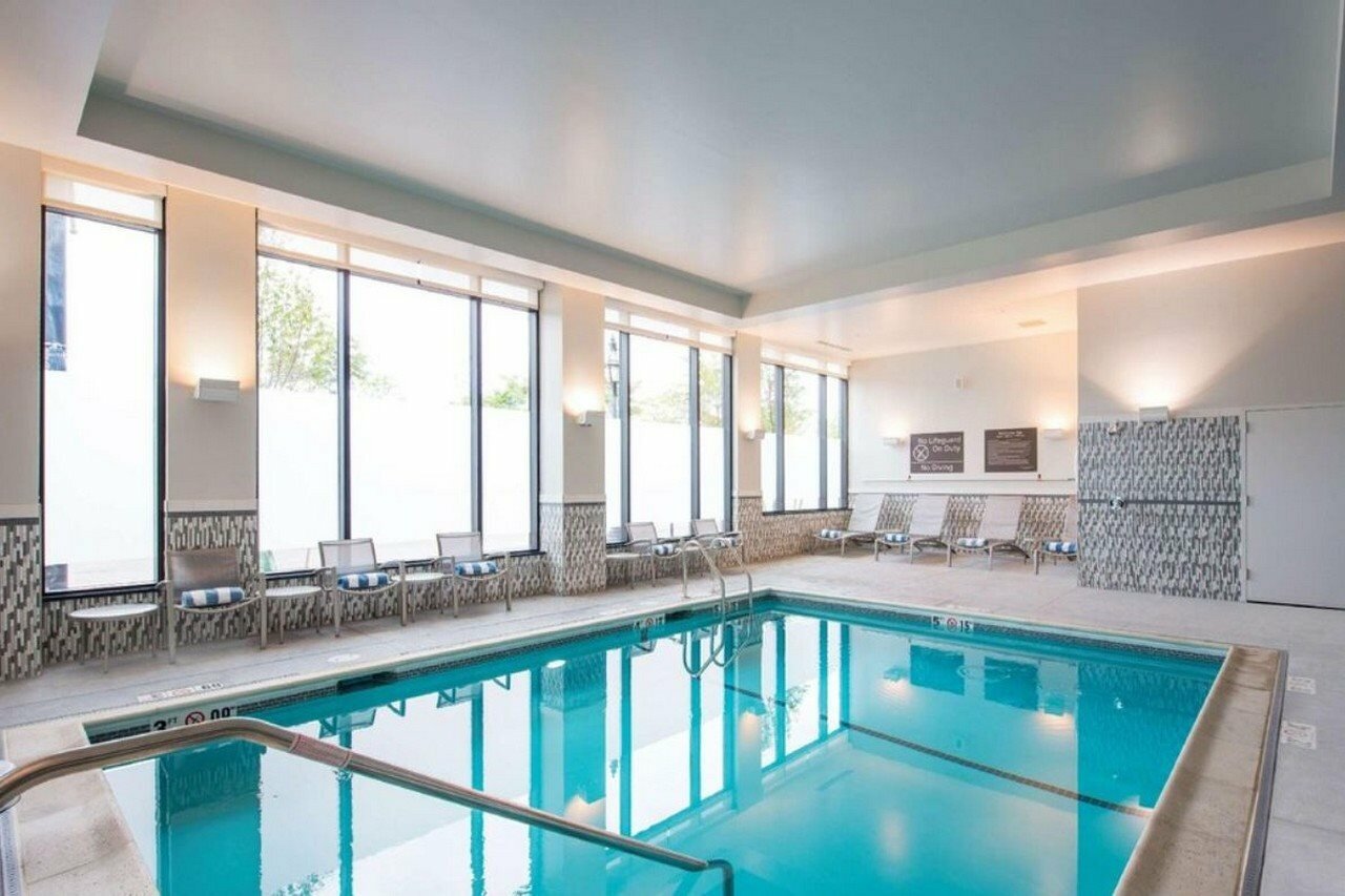 Фото Hampton Inn & Suites Portsmouth Downtown