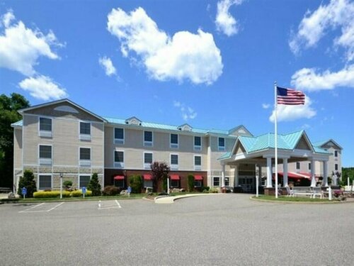 Гостиница Comfort Inn & Suites Sturbridge - Brimfield