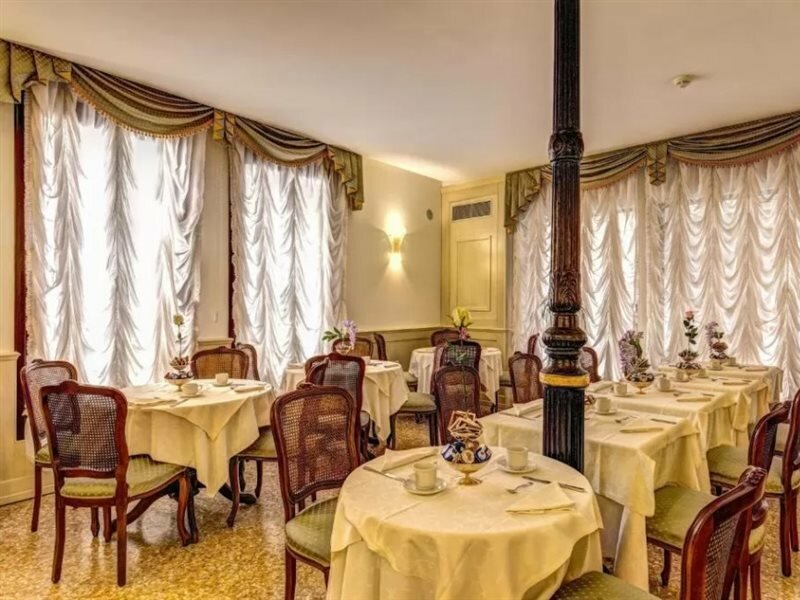 Фото Hotel Bella Venezia