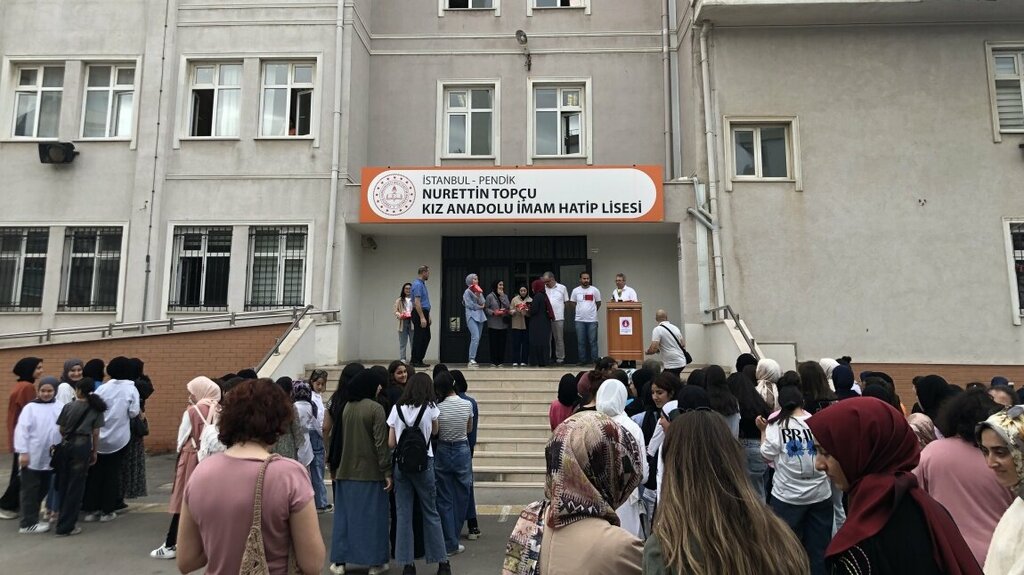 School Nurettin Topcu Girls Anatolian Imam Hatip High School, Istanbul, photo