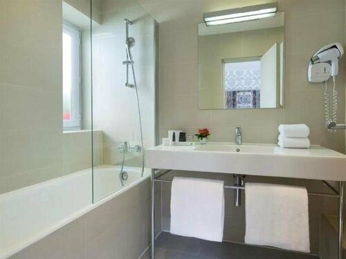 Гостиница Hotel Monceau Wagram в Париже