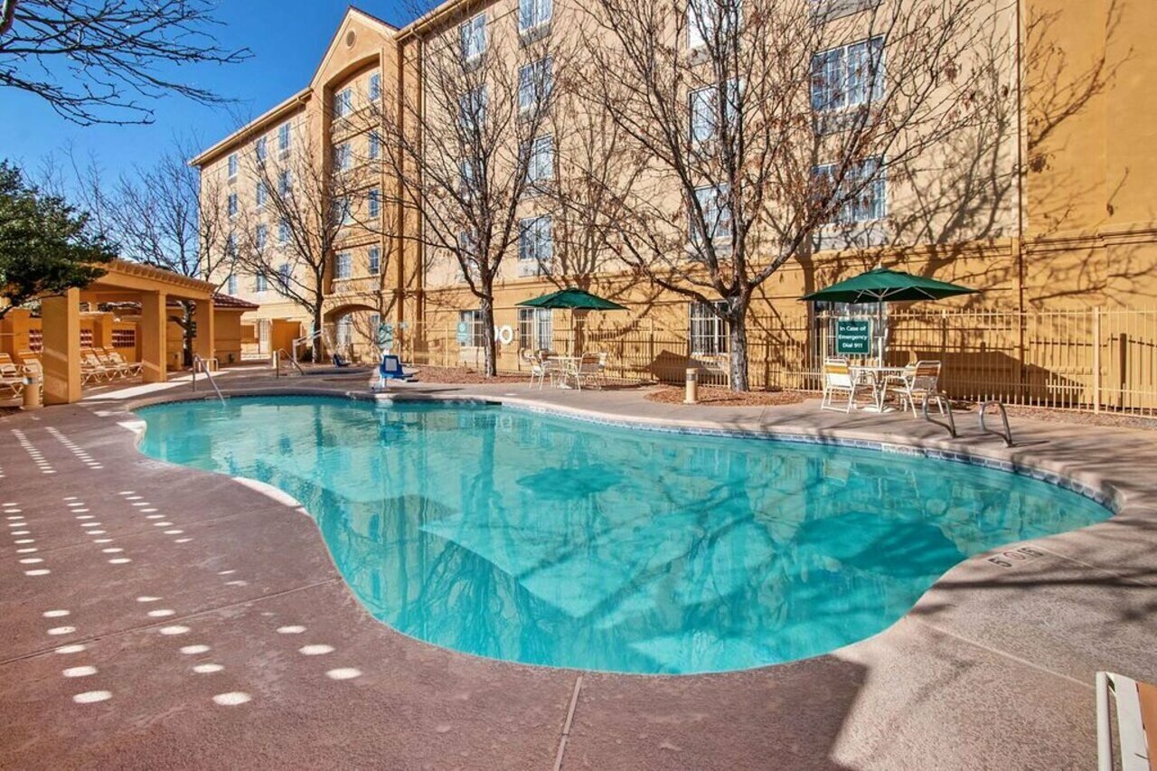 Фото La Quinta Inn & Suites by Wyndham Albuquerque West