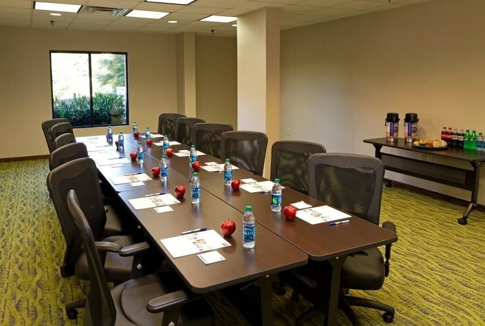 Фото Holiday Inn Express & Suites Greenville - Downtown by Ihg