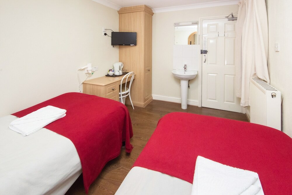 Фото The Fairway Hotel