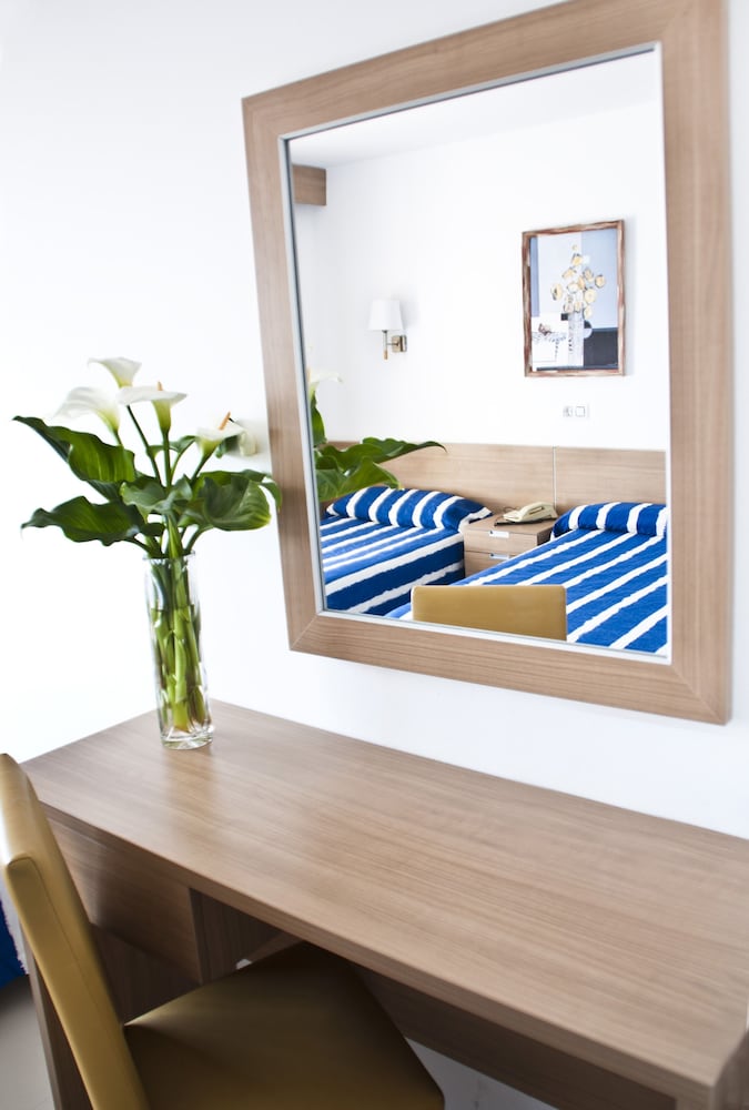 Фото Esplai Hotel