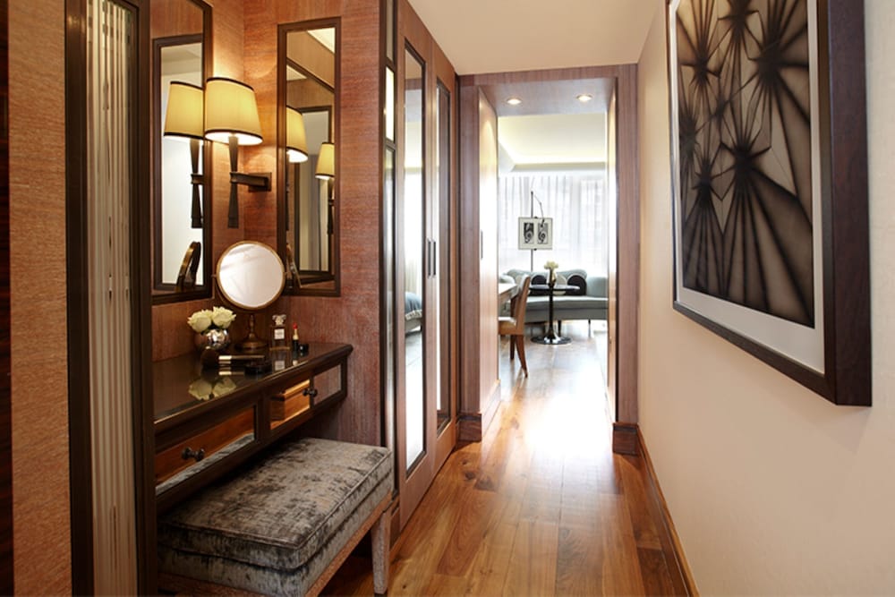 Фото The Connaught