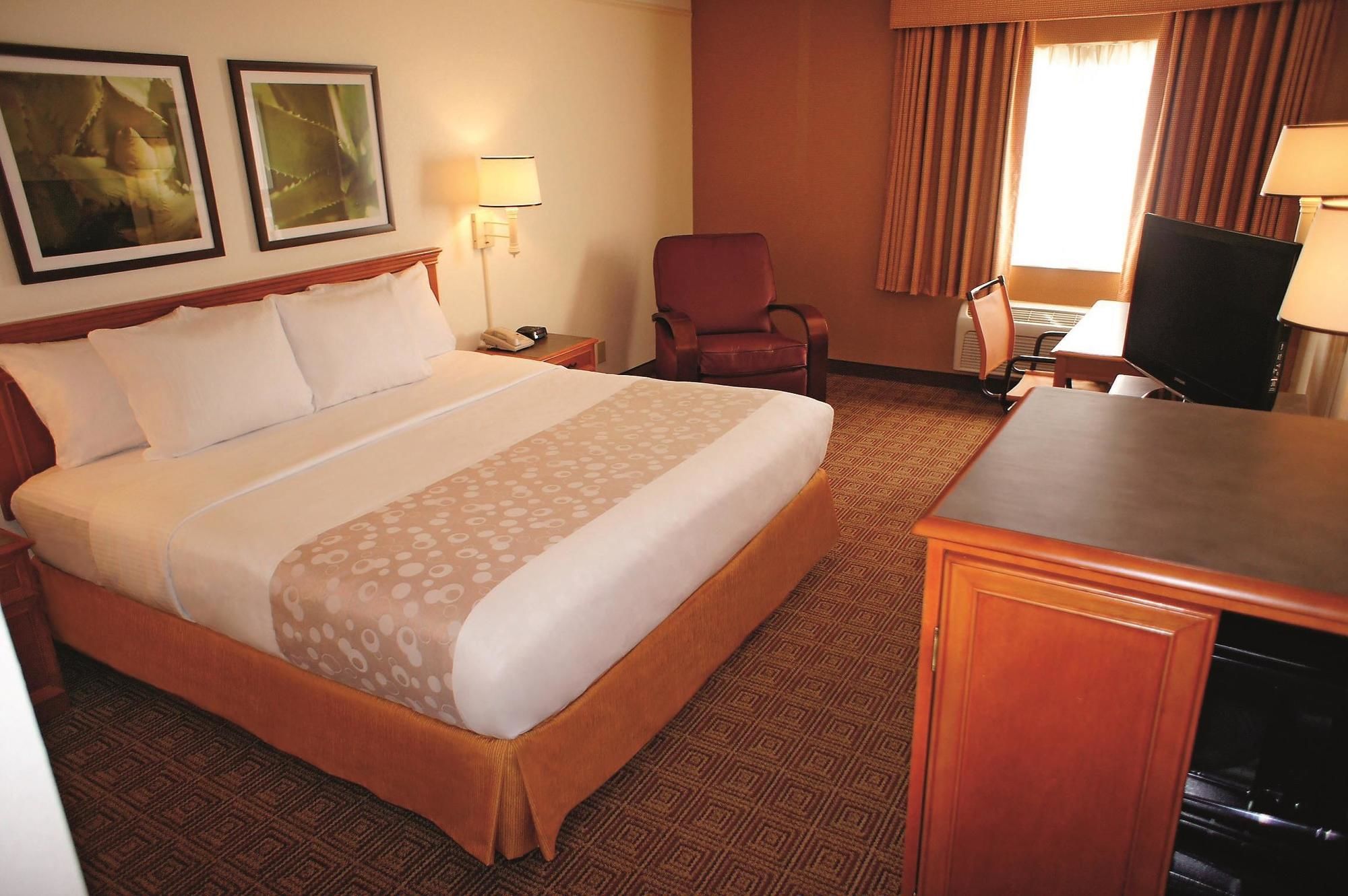 Фото La Quinta Inn & Suites by Wyndham Salt Lake City - Layton