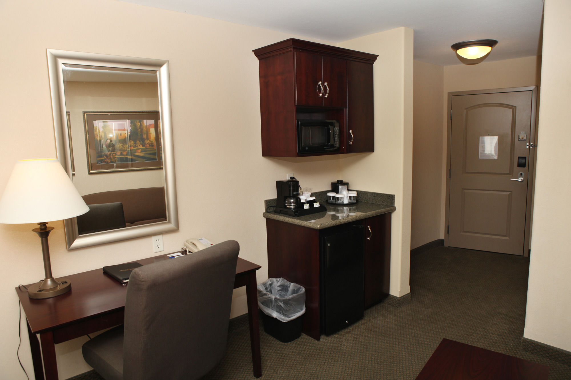 Фото Holiday Inn Express and Suites Springfield Medical District, an Ihg Hotel