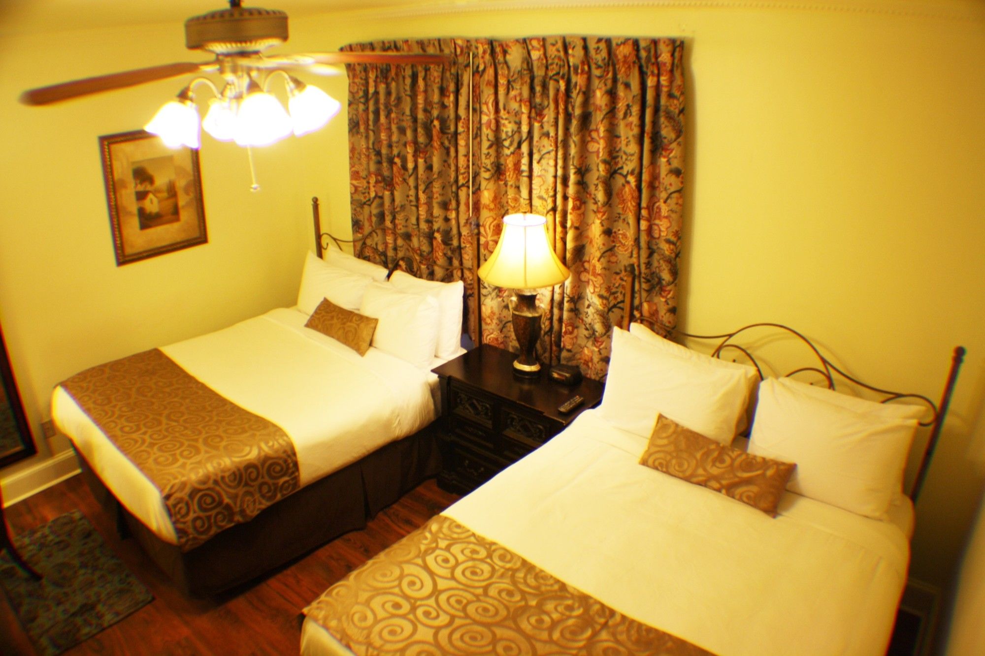 Фото Historic Streetcar Inn