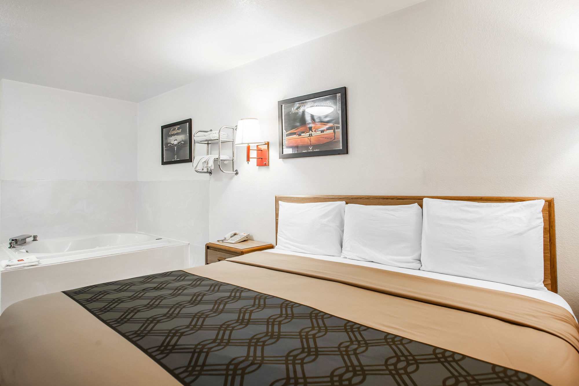 Фото Econo Lodge Truman Inn