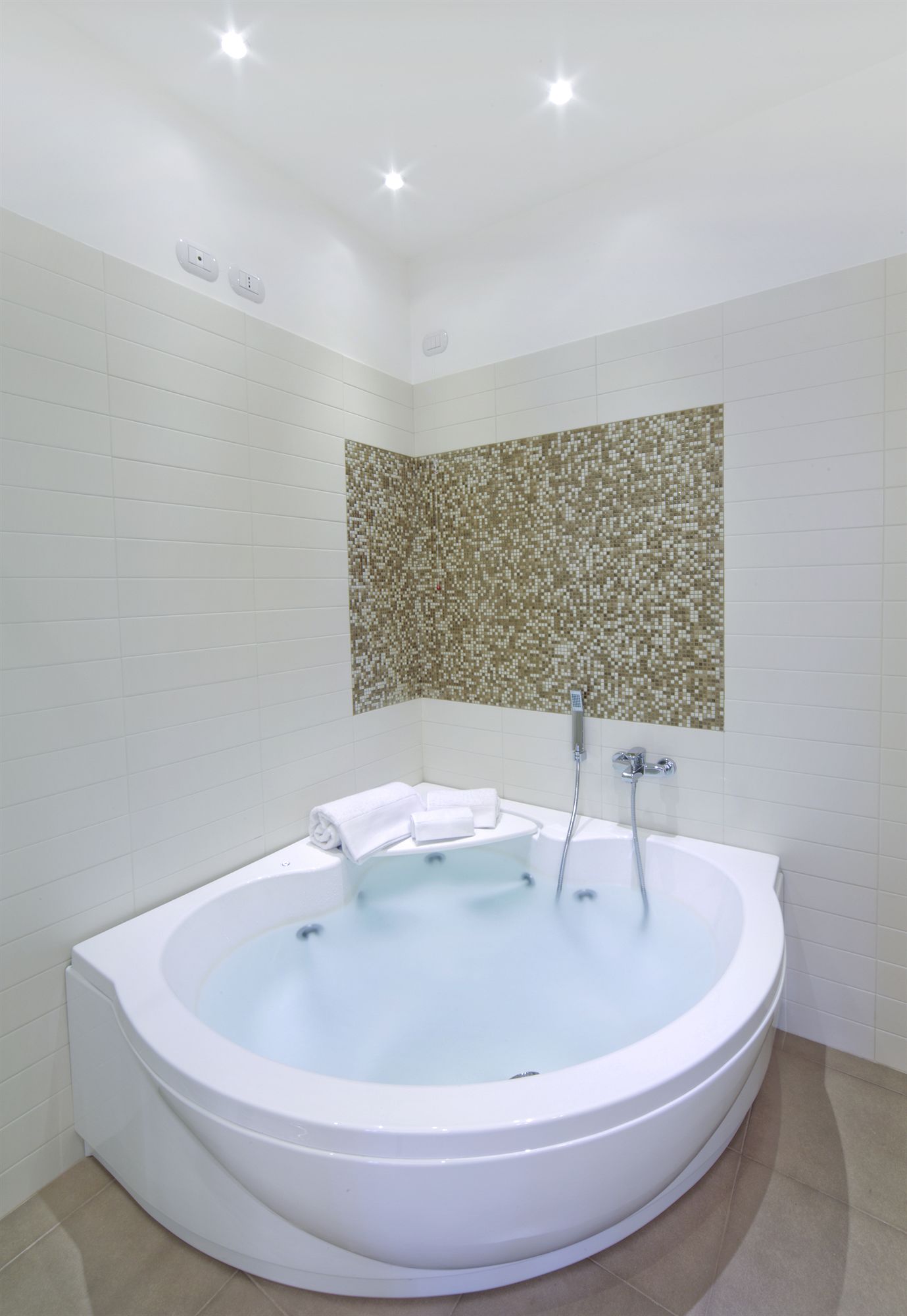 Фото At Forty One