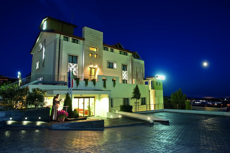 Гостиница Hotel Vittoria в Сан-Джованни-Ротондо