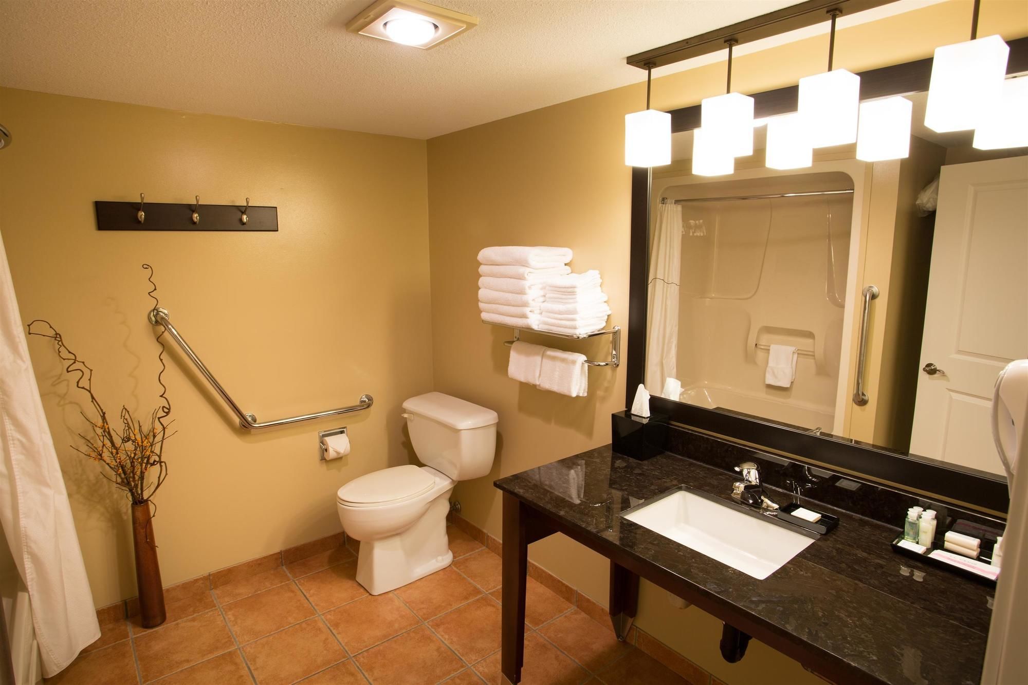 Фото Best Western Sicamous Inn