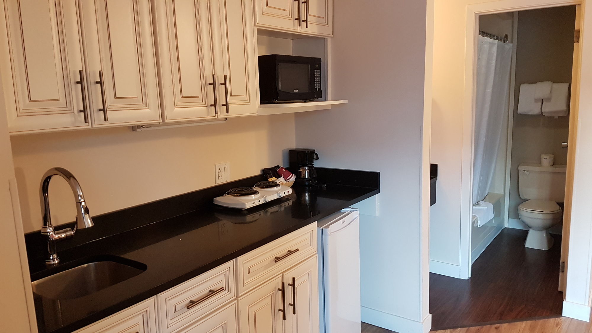 Фото Rundle Mountain Lodge