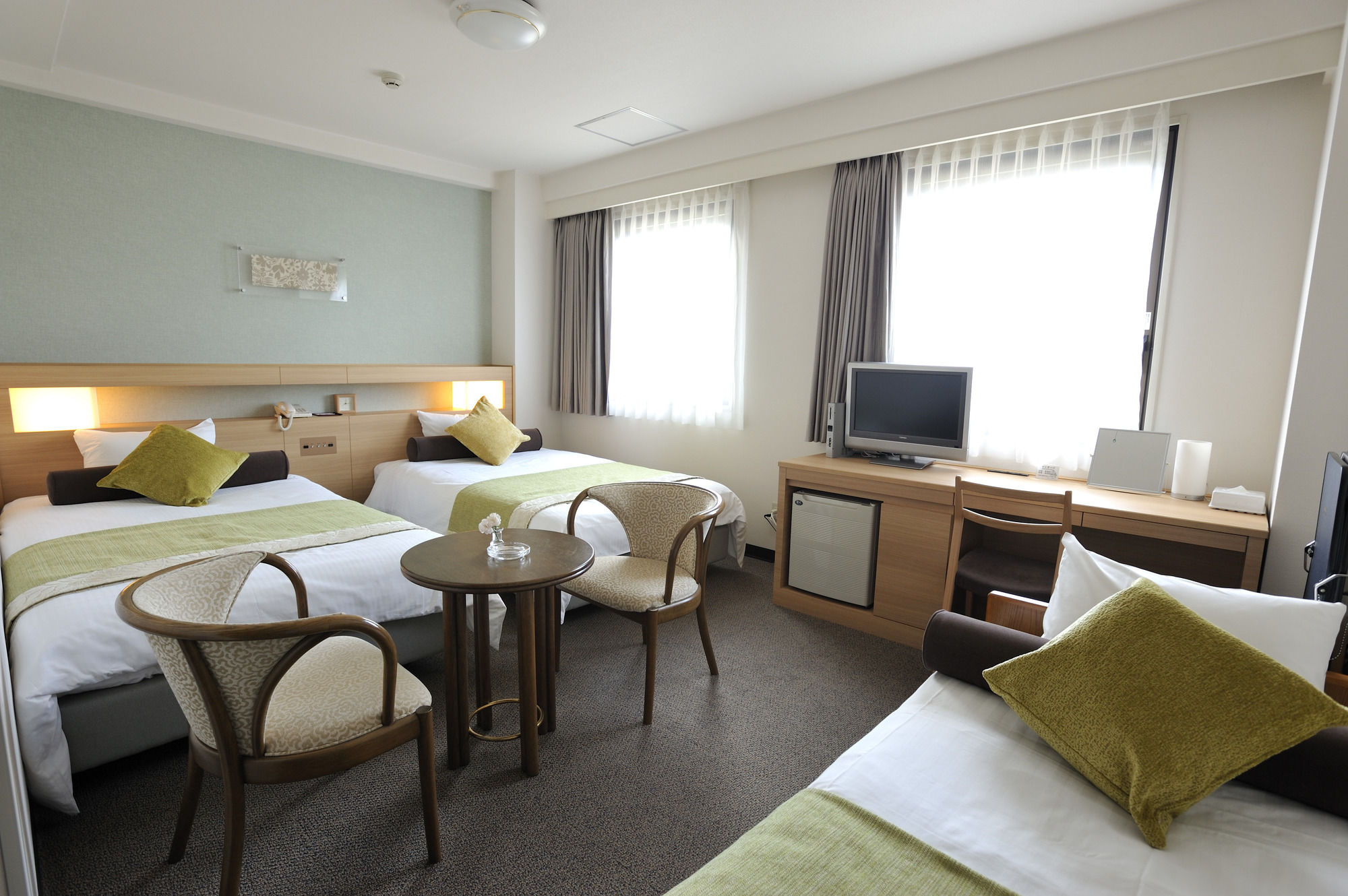 Фото Shin-Osaka Station Hotel Annex	