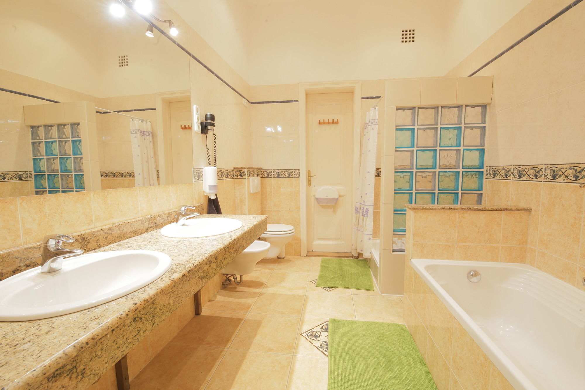 Фото Maverick Downtown