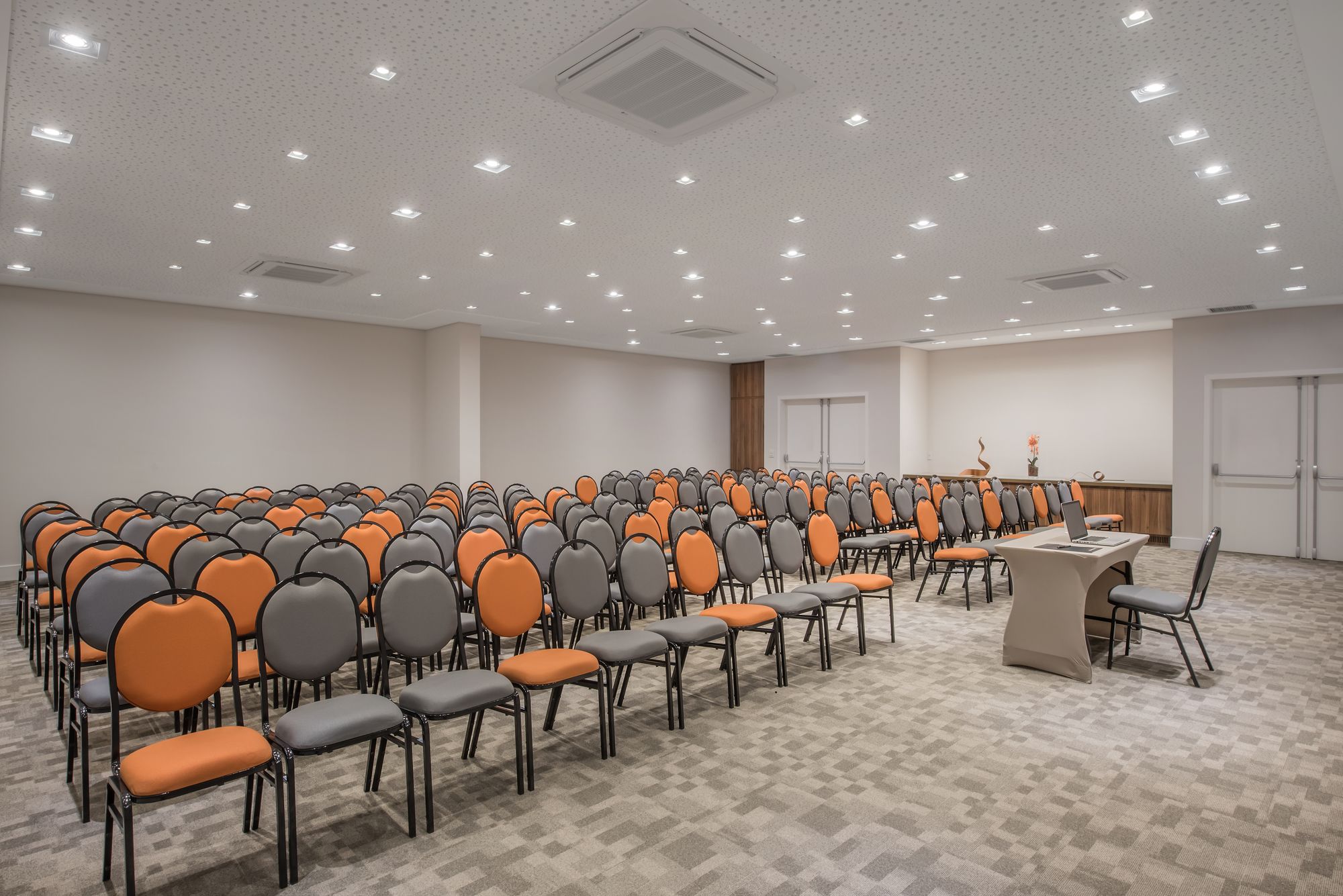 Фото Intercity Patio Pindamonhangaba