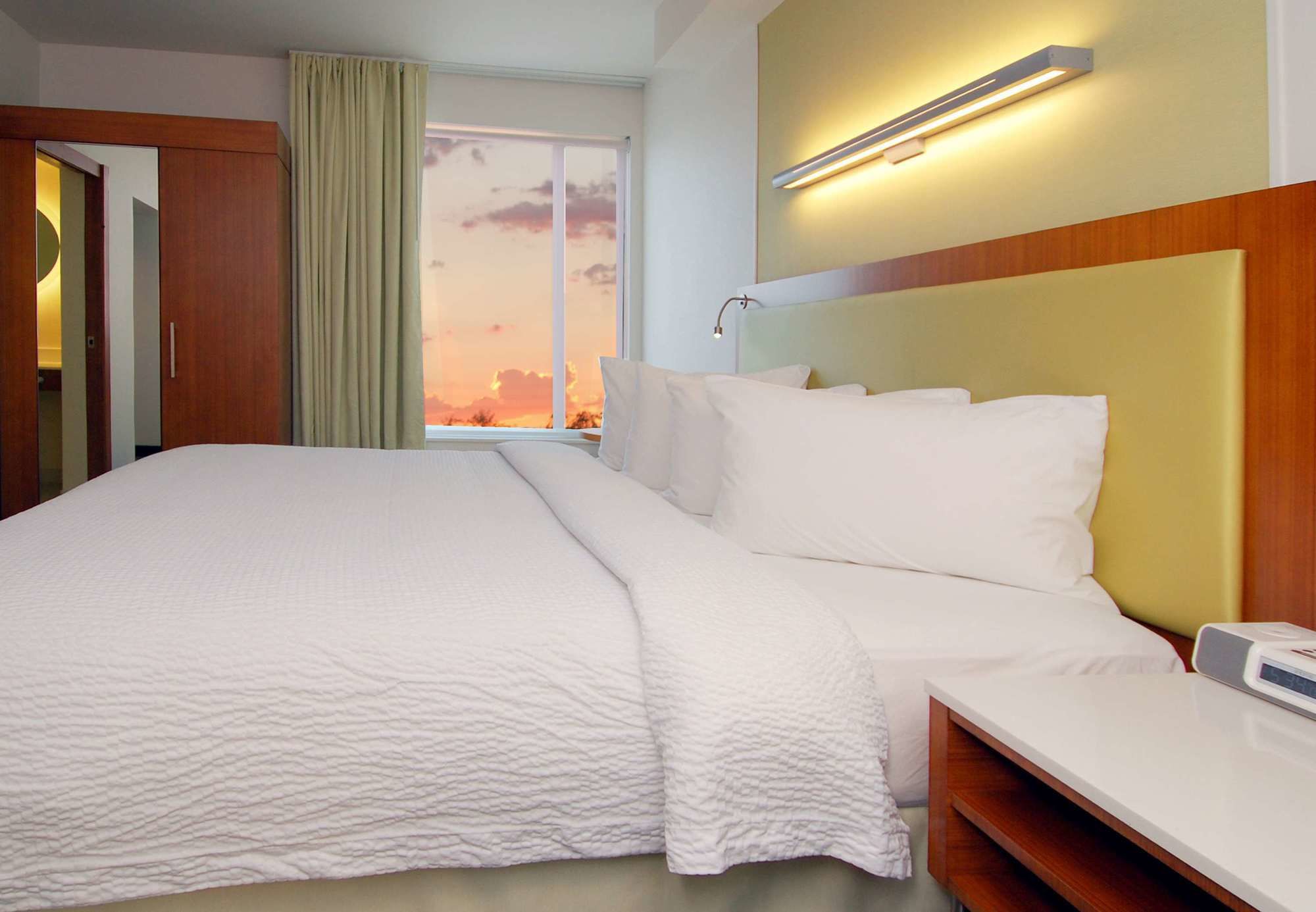 Фото SpringHill Suites Las Vegas North Speedway