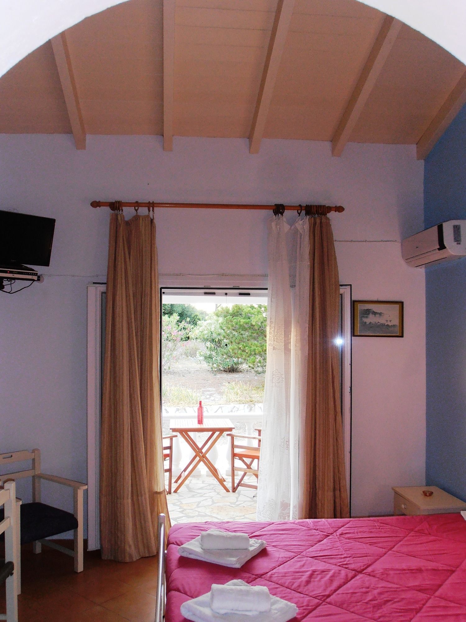 Фото Elli Beach Apartments and Studios