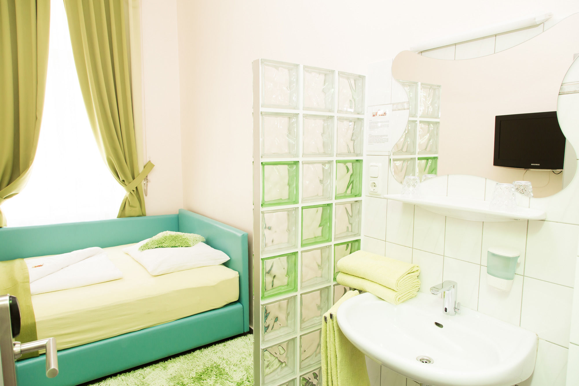 Фото Odeon Hotel