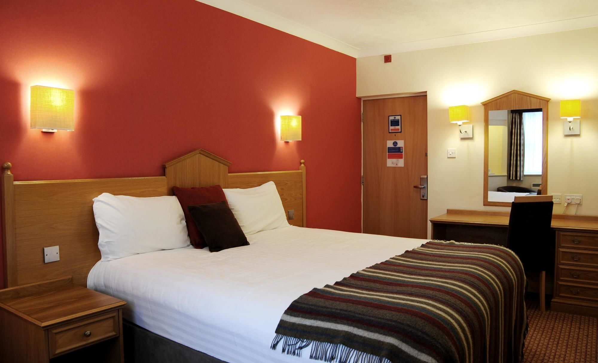 Фото Village Hotel Liverpool