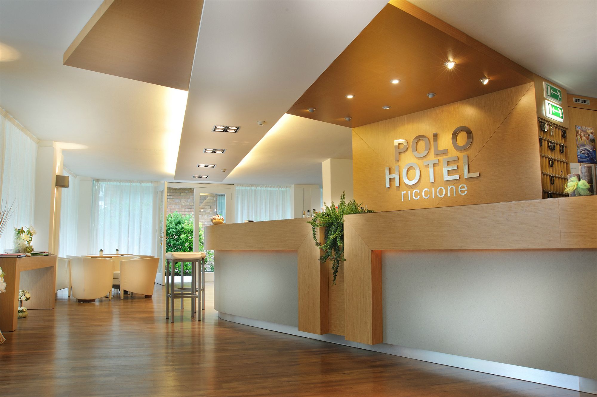 Фото Polo Younique Hotel
