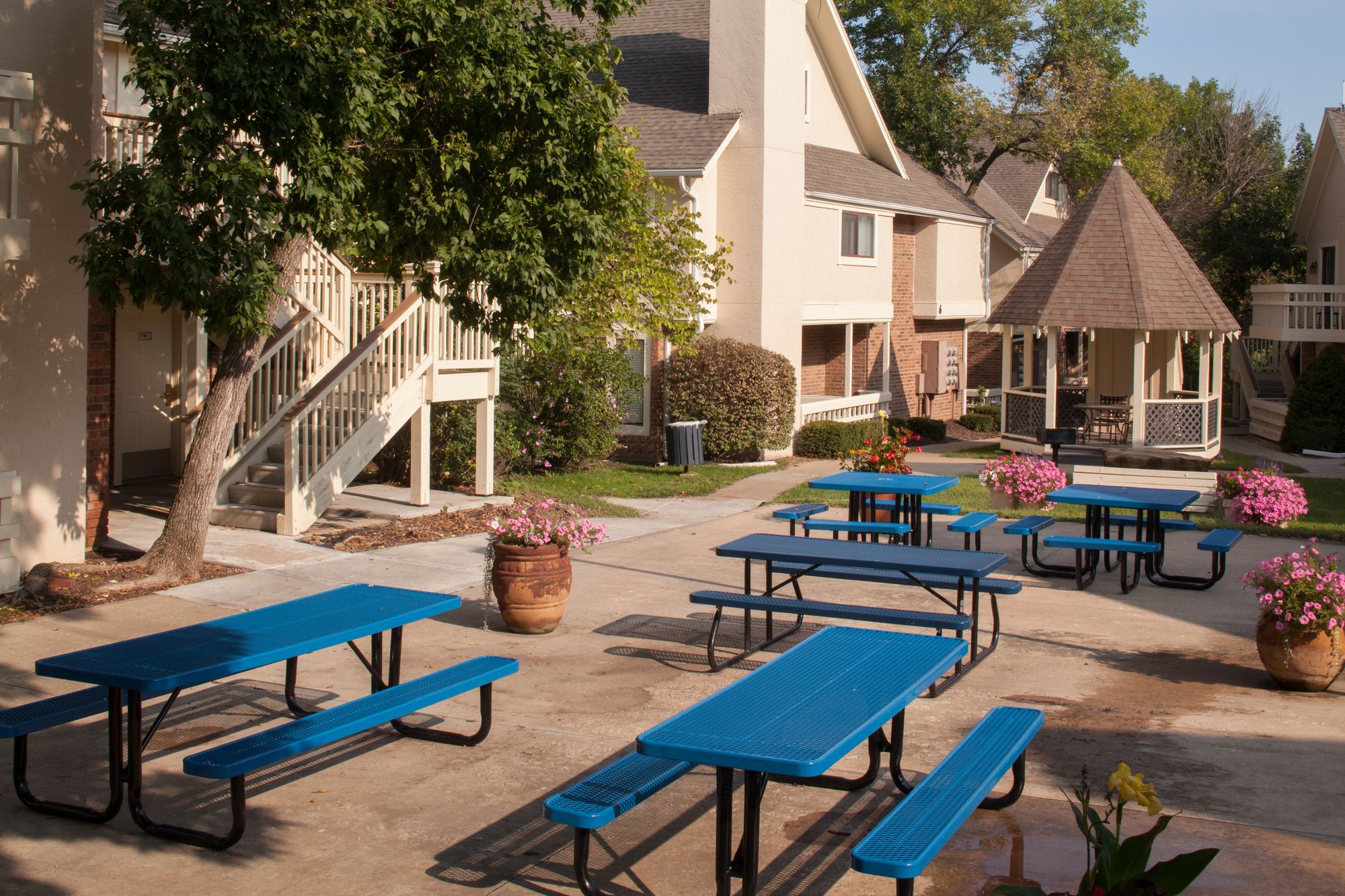 Фото Cloverleaf Suites Kansas City - Overland Park