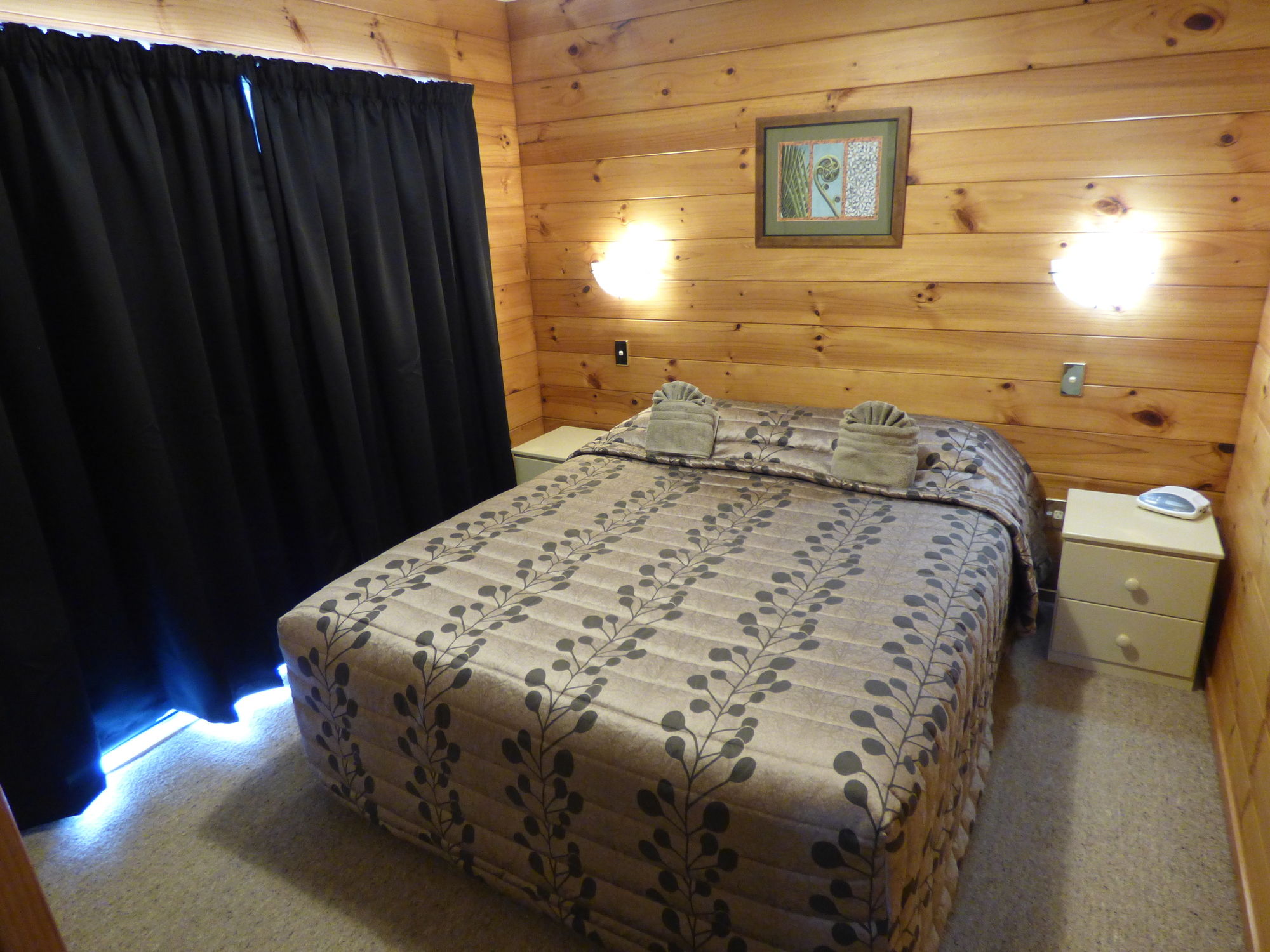 Фото Cedarwood Lakeside Motel & Conference Venue