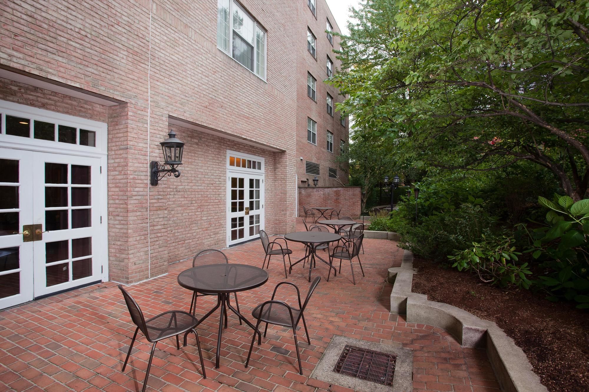 Фото Hampton Inn & Suites Stamford