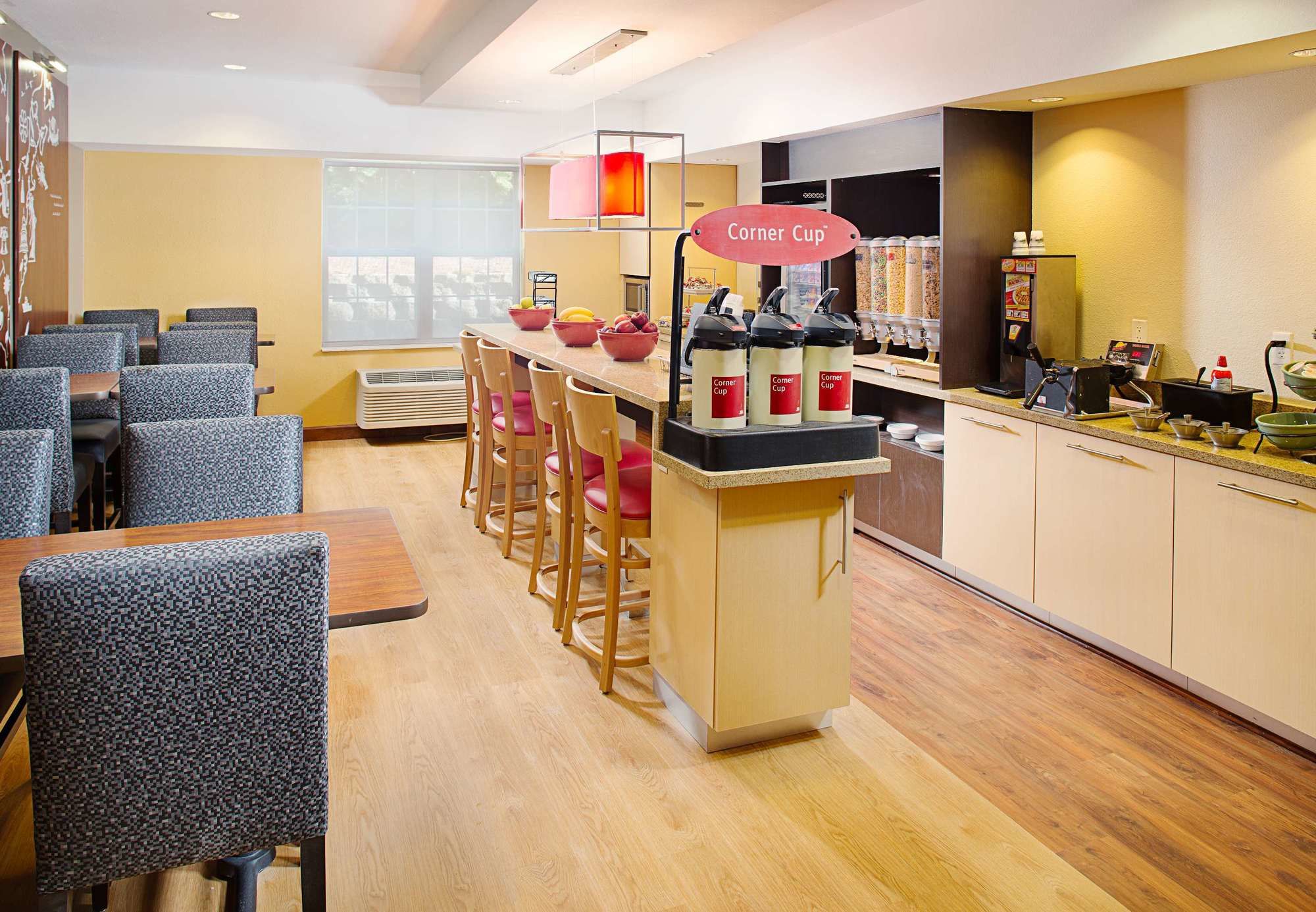 Фото TownePlace Suites by Marriott Manchester