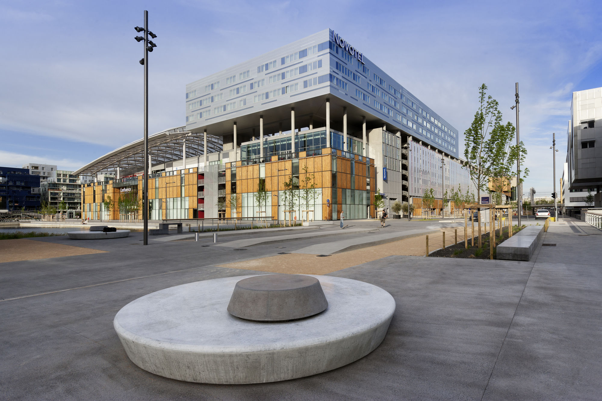 Фото Novotel Lyon Centre Confluence Bord de Saone