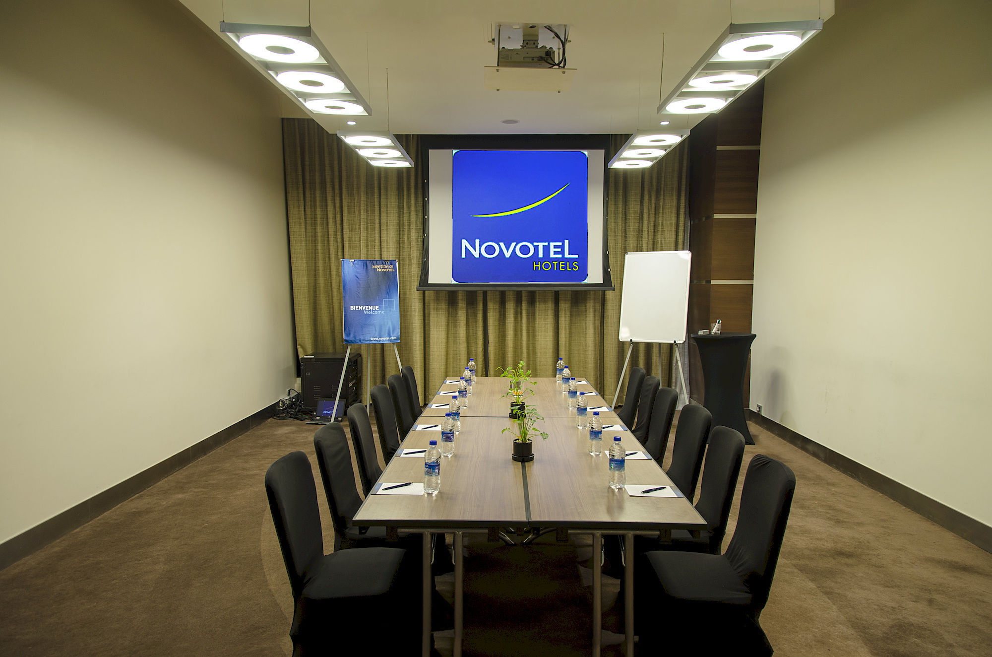 Фото Novotel Bengaluru Outer Ring Road