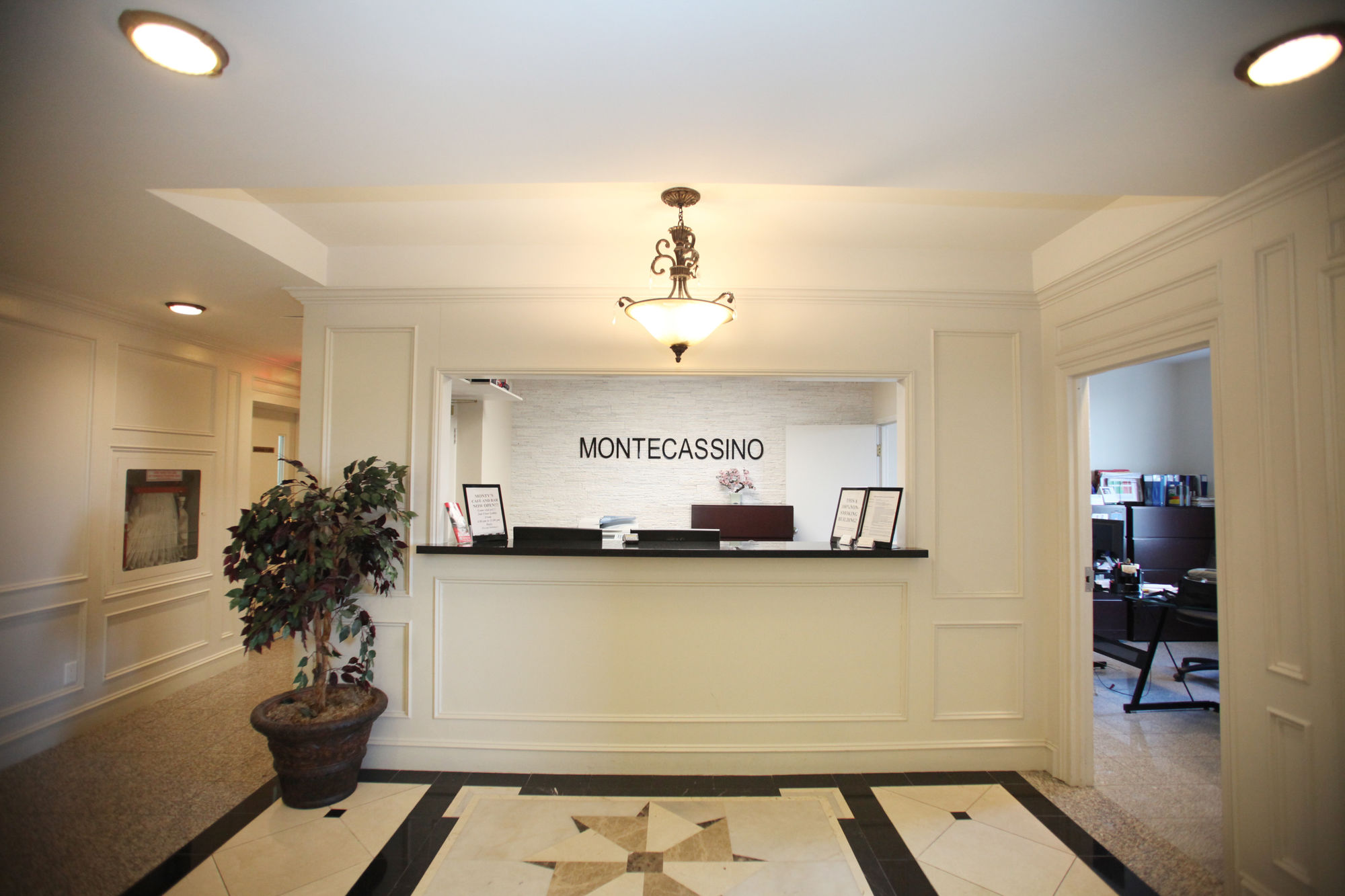 Фото Montecassino Hotel and Event Venue