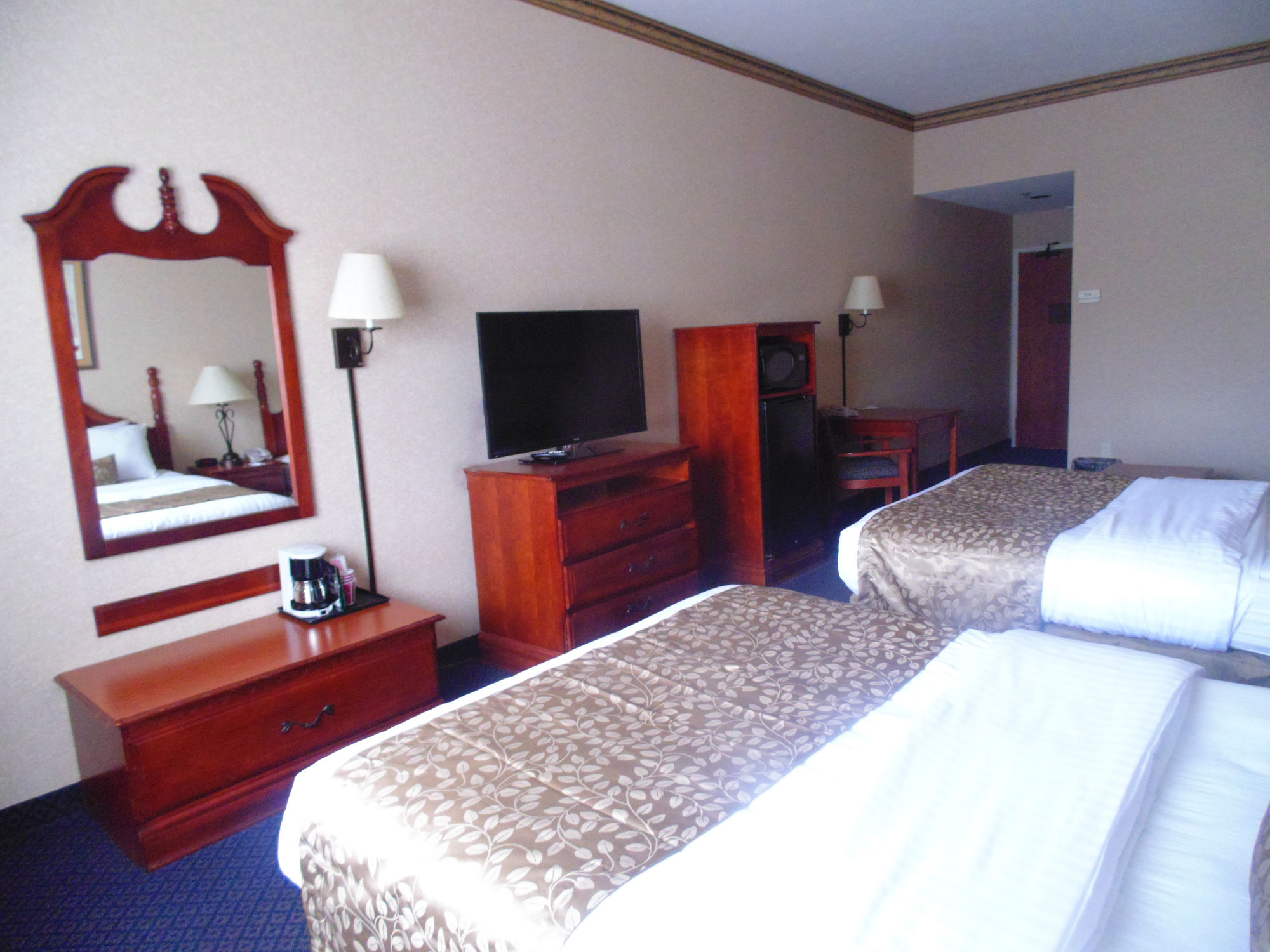 Фото Lakeside Resort and Conference Center