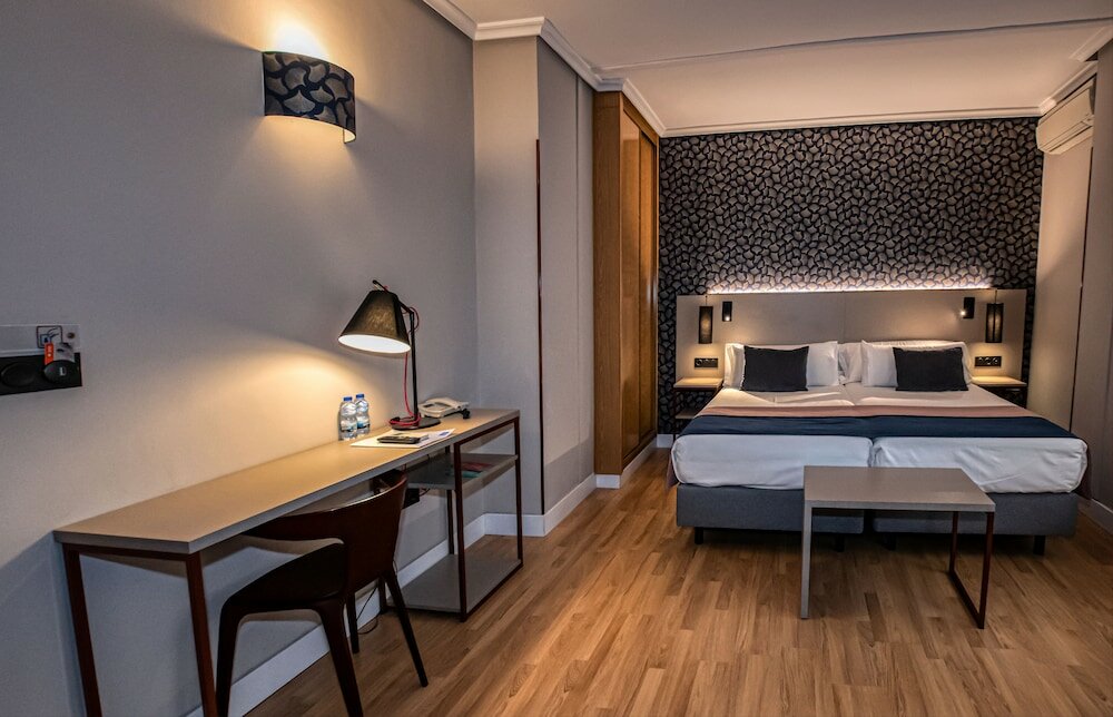 Фото Hotel Castilla Vieja