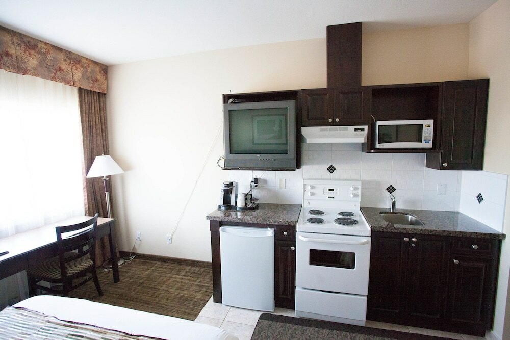 Фото Days Inn by Wyndham Surrey