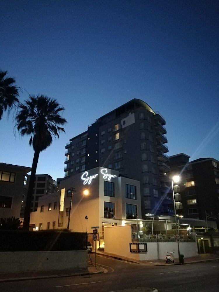 Фото отеля 2