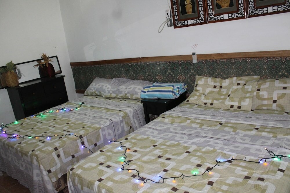 Фото Bachelor Inn Hotel