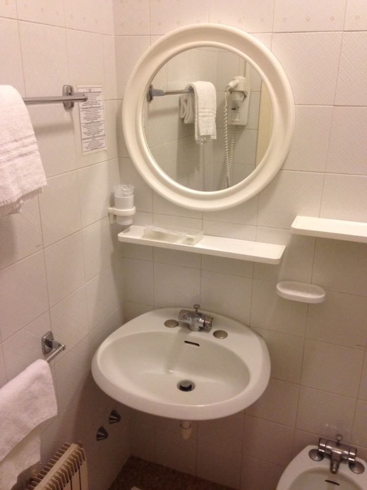 Фото Hotel Junior