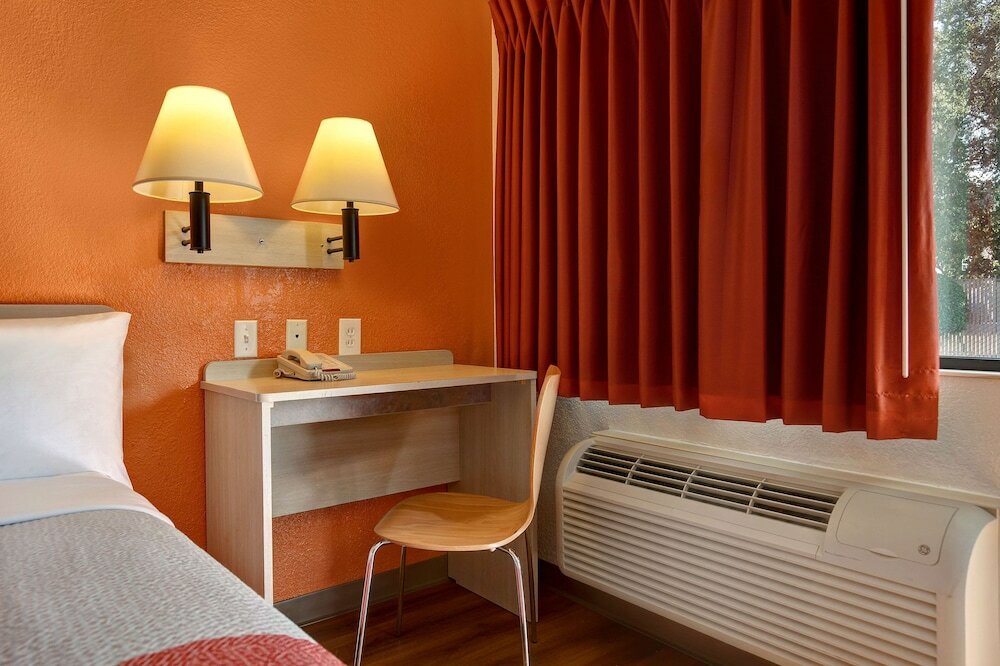 Фото Motel 6 Monterey, Ca