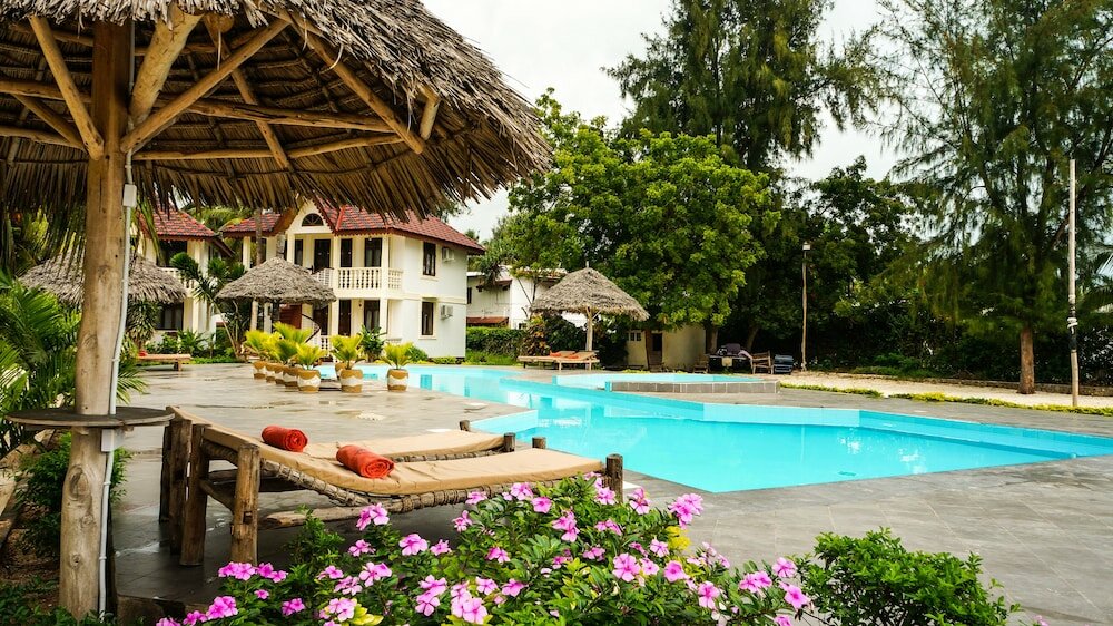 Фото Smiles Beach Hotel