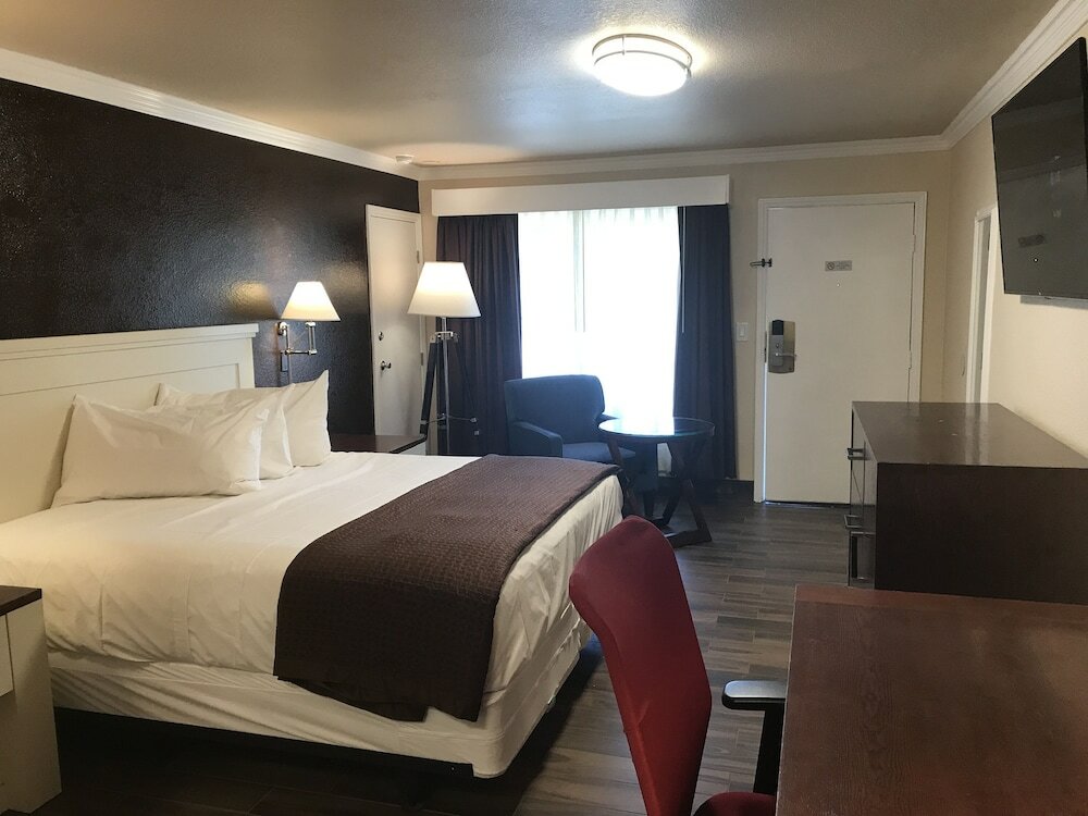 Фото Abby's Anaheimer Inn