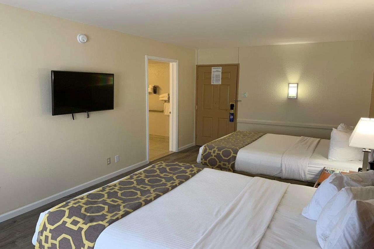 Фото Baymont by Wyndham Rock Springs