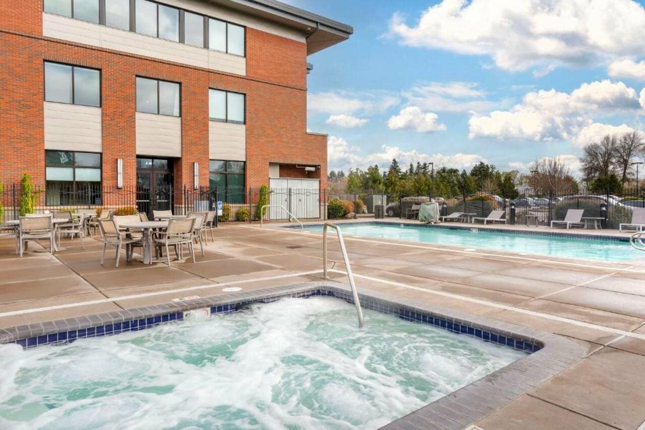 Фото Best Western Premier Boulder Falls Inn