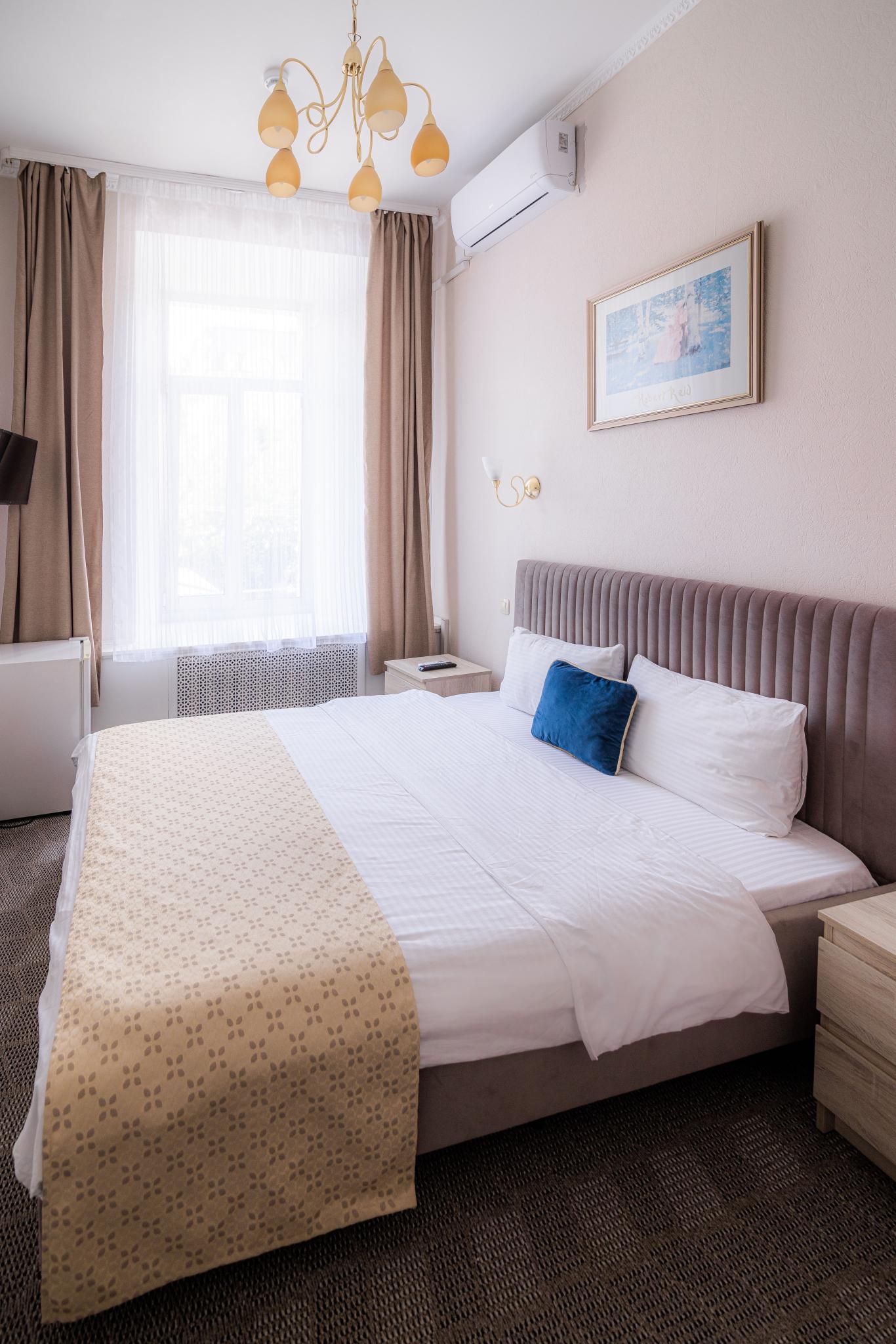 Фото Ист Вест