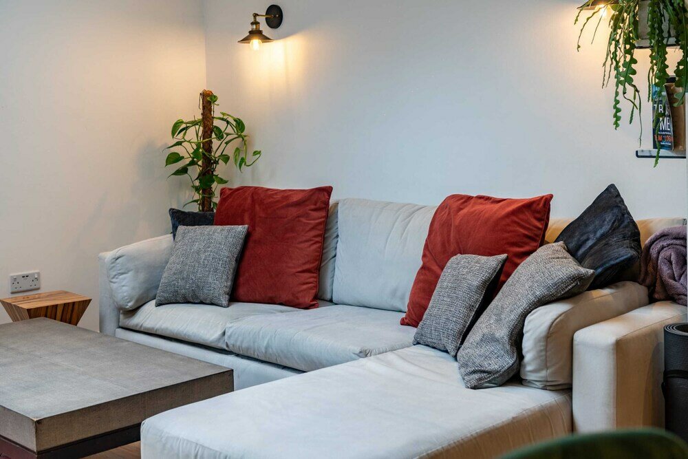 Фото Beautiful Two Bed Abode In South West London